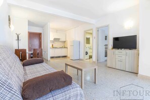 Communal lounge/ TV room,Kitchen or kitchenette,Living room