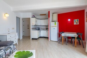 Communal lounge/ TV room,Kitchen or kitchenette,Living room,Dining area