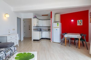 Communal lounge/ TV room,Kitchen or kitchenette,Living room,Dining area