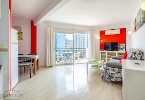 Communal lounge/ TV room,Balcony/Terrace,Living room,Dining area