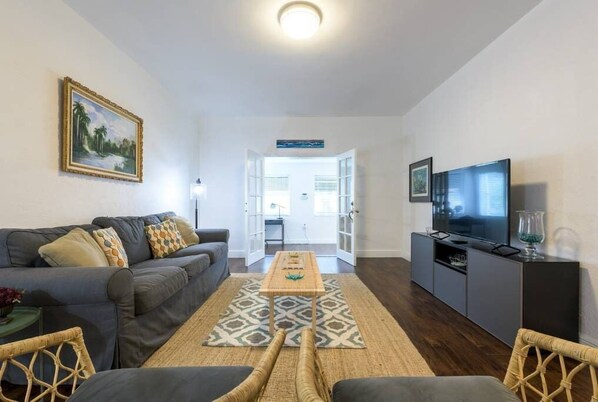 Living Room to entrance