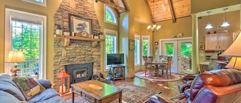 Hayesville Vacation Rental | 2BR | 2BA | Access Only By Stairs | 1,400 Sq Ft