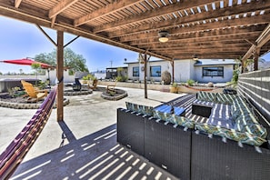 Enclosed Patio | Fire Pit | Lounge Seating