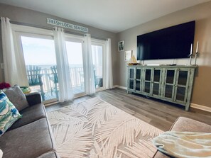 Amazing Living Room with new furniture/decor and amazing VIEWS of beach!