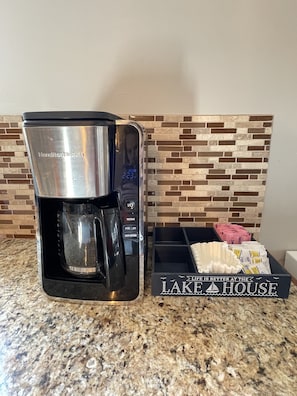 Kaffee und/oder Kaffeemaschine
