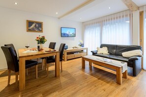 Eating table and living room