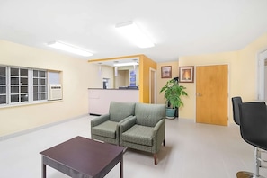 Lobby area and access to property amenities in case of an early arrival