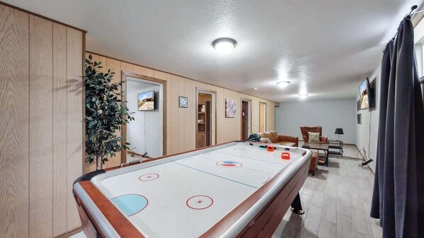 Fun air hockey table