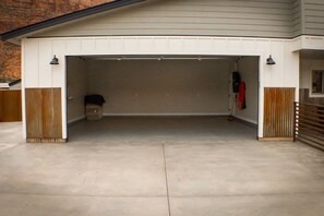 Extra-Large 25'x25' 2 car garage