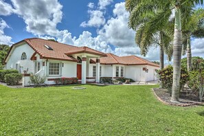Property Exterior | Ring Doorbell & 2 Exterior Security Cameras | Free WiFi