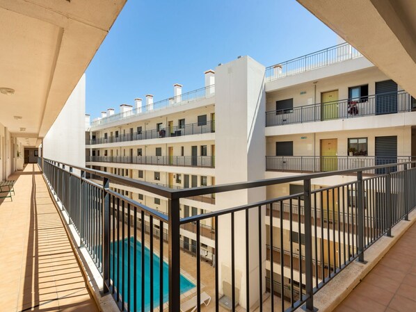 Ciel, Fenêtre, Bâtiment, Clôture, Design Urbain, Quartier, Condominium, Matériel De La Propriété, Zone Résidentielle, Façade