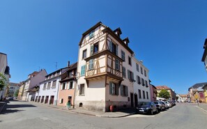 Vue depuis la rue - proximité immédiate du centre historique