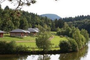 Stugans exteriör [sommar]