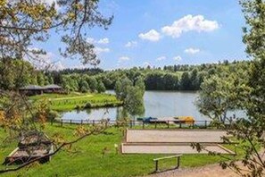 Stugans exteriör [sommar]