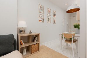 View of the living area which is coherently connected with the kitchenette.