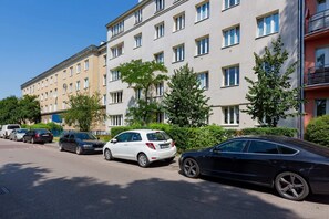The immediate surroundings of the five-storey building in which the flat is located. A public flat is available on the street.