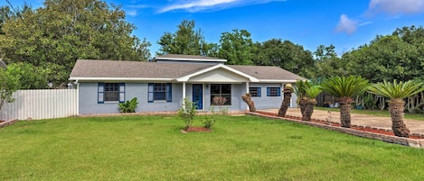 Ocean Springs Vacation Rental Home | 4BR | 2BA | 1 Step to Access | 2,000 Sq Ft