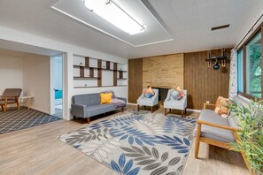 Living #2 - plenty seating and 1 sofa - also yoga ball, yoga mat, excise punch/weight lifting, game table