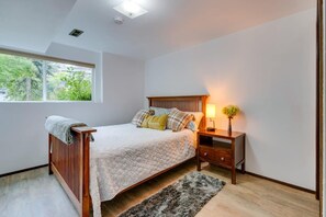 Bedroom #4 (lower level and large window) - Queen size bed (firm memory foam mattress) 