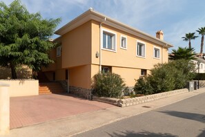 The villa seen from the street