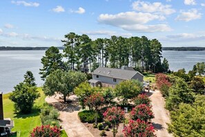 180 degree water view