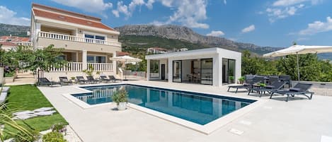 Villa Marisa with 51sqm pool, 5 bedrooms, gym
