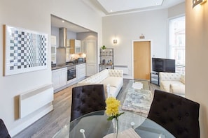 Three Bays, Scarborough - Host & Stay