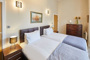 Three Bays, Scarborough - Host & Stay