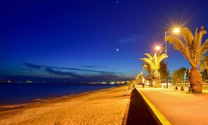 Kalamata beach (2km)