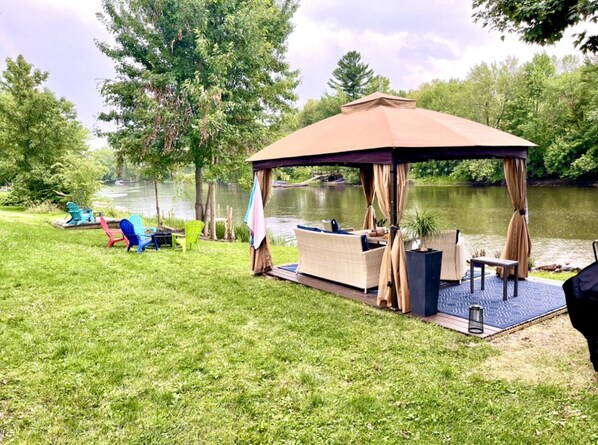 Cabana overlooking the water