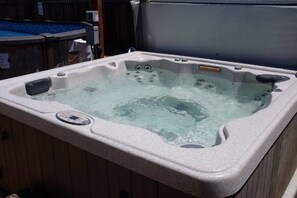 6-person hot tub/spa!