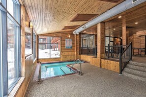 Community Pool & Hot Tub