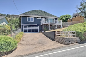 Home Exterior | Driveway Parking (2 Vehicles)