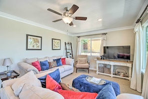 Living Room | Smart TV | Free WiFi