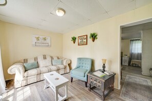 Living Area | Smart TV