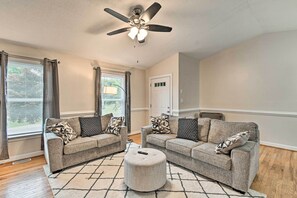 Living Room | Keyless Entry | Central A/C & Heating