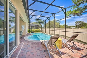 Pool Area | Depth (3' - 6')