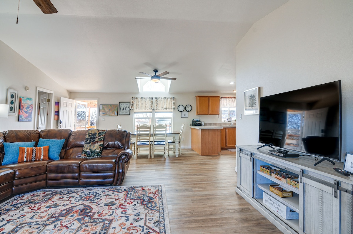 Big Water Home w/ Deck ~ 13 Mi to Lake Powell!