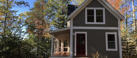 Adorable cottage set back 100 feet from peaceful lake