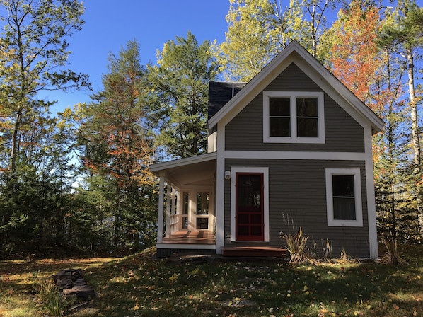 Adorable cottage set back 100 feet from peaceful lake