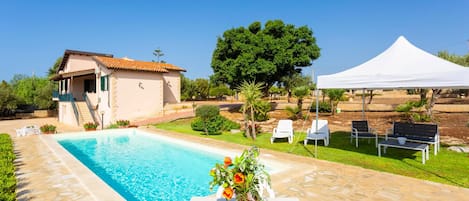 The property, the pool and the equipped area surrounding