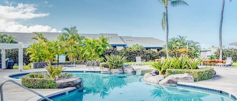 One of the two complex pools at Alii Lani