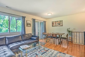 Living Room | Free WiFi | Central Heating & A/C