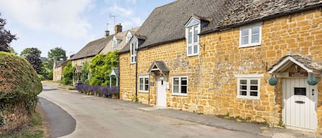 The Old Post Office - StayCotswold