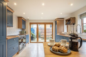 The Old Post Office Kitchen - StayCotswold