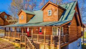 Welcome to the Ruby Owl Log Cabin Townhouse!