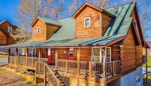 Welcome to the Ruby Owl Log Cabin Townhouse!