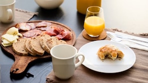 Explore the wonders of Portuguese gastronomy and culture.
#gastronomy #culture #typical #andoliving #portugal #pt #lisbon
