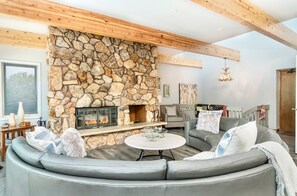 Indoors, Furniture, Building, Fireplace, Living Room