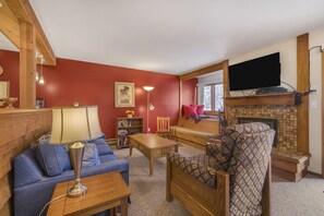 Living and Dining Area 
(No Fireplace Use Permitted)